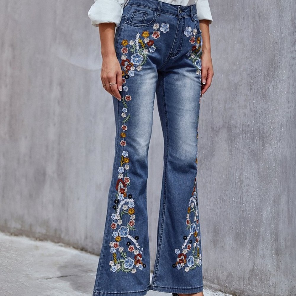Floral Blooming Embroidered Jeans Size medium